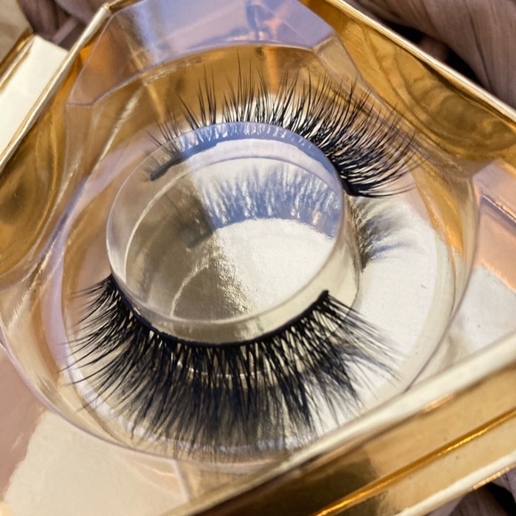 ๐ OKT Lashes in Kendra - Picture 1 of 3